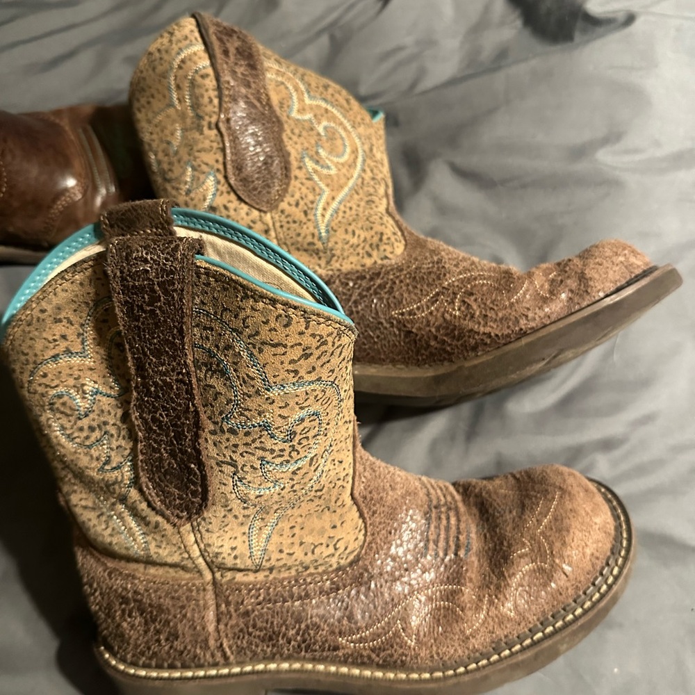 Women’s ariat distressed Brown Western Cowboy Boots with Blue Accents